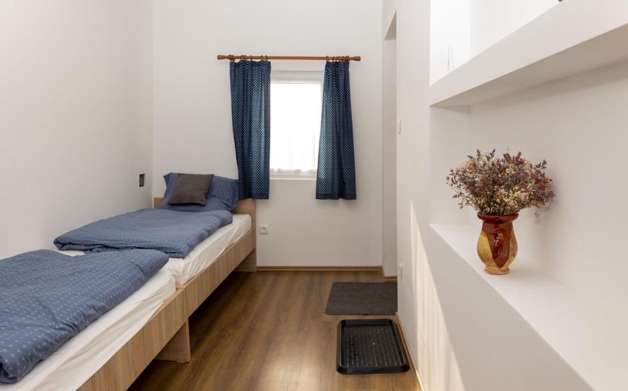 Takacs Pince Apartman Hajos Экстерьер фото