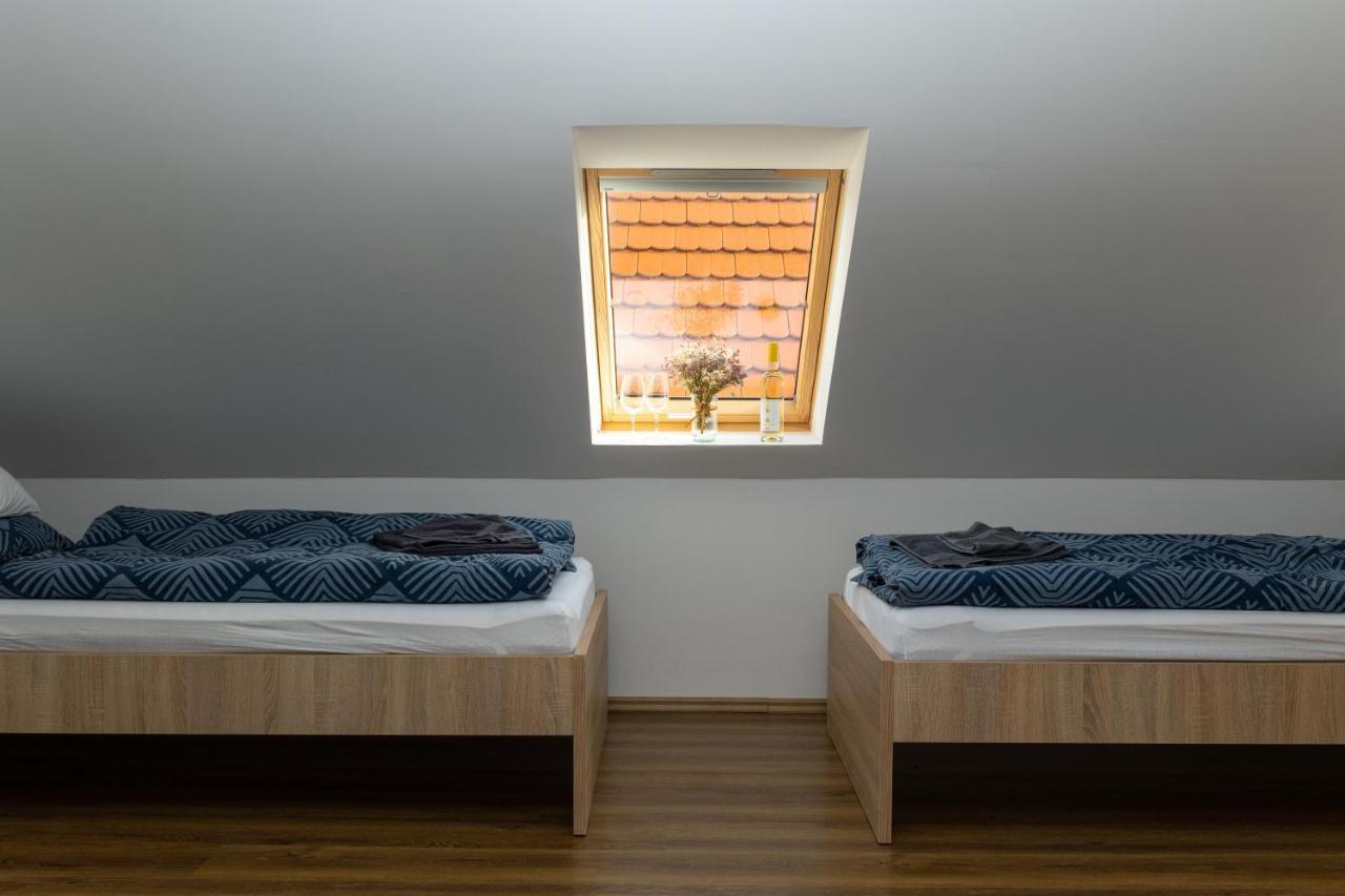 Takacs Pince Apartman Hajos Экстерьер фото